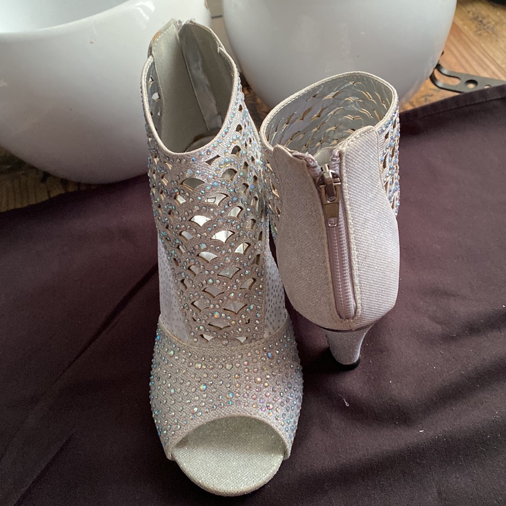 Pierre Dumas silver pee toe shoes - Picture 9 of 12